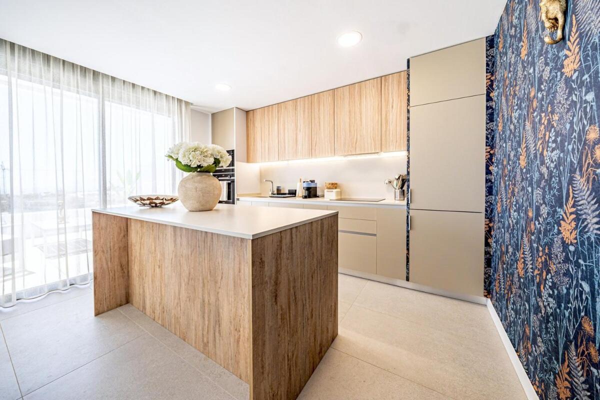 Apartament Fabulous Modern Sea View Bliss